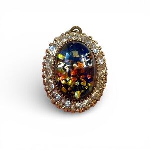 Vintage Oval Pendant Crystal Setting Resin Metallic Gold Tone Jewelry Sparkle
